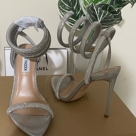 Steve Madden wrap around heel - Picture 2 of 3